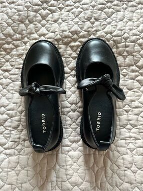 NWOT Torrid Black Bow Mary Jane Flats